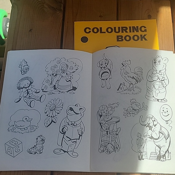 Pair of vintage coloring books - Picture 16 of 17